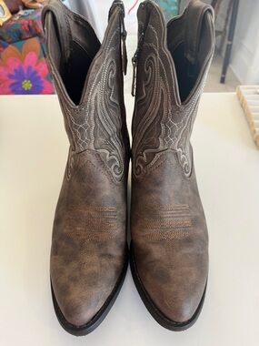 Durango Brown Crush Western Stitch-Accented Cowboy Boots Size 9 never worn Comfy